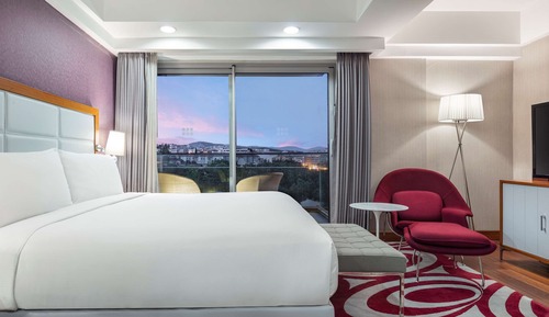 Suite, 1 King Bed, Marina View