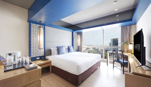 Deluxe Room, 1 King Bed, City View