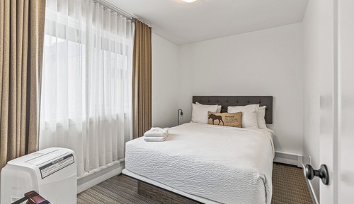Apartment, 3 Bedrooms, Mountain View (Self Check In, No Pets)
