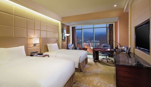 2 Double Beds Guestroom