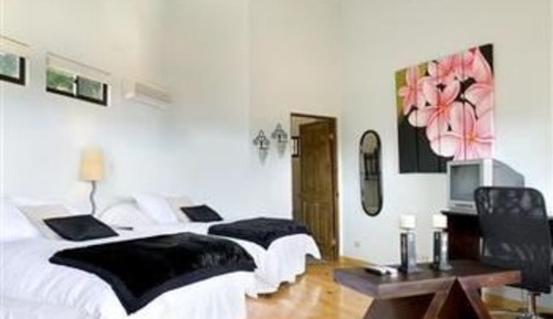 Quadruple Room, 2 Queen Beds, Kitchenette