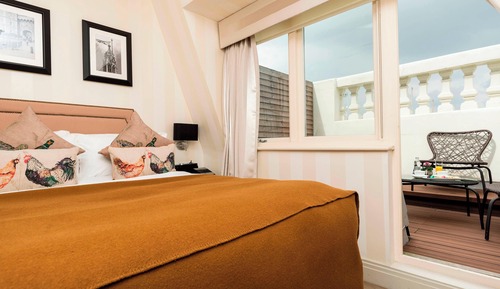 Classic Room, 1 King Bed, Balcony