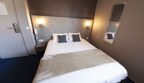 Connecting Rooms