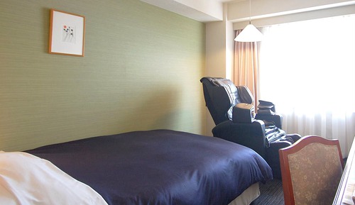 Double Room, Smoking