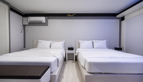 Room (Special Room C (Netflix Available))