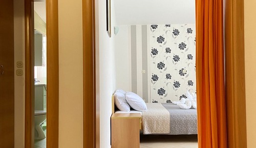 Studio (Studio Apartment with Balcony)