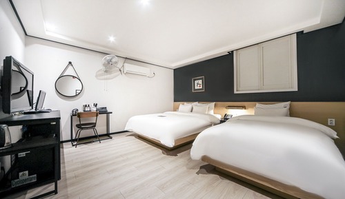 Room (Twin Bed Room A (Double and Single) ()