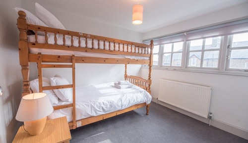 House (Multiple Bedrooms)
