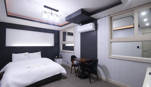 Room (Special Room - Non-Smoking)