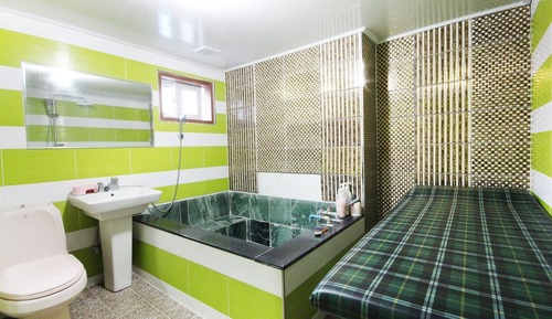 Room (VIP - Bathroom Bed)