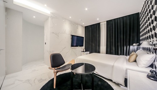 Room (Suite (Bathtub))