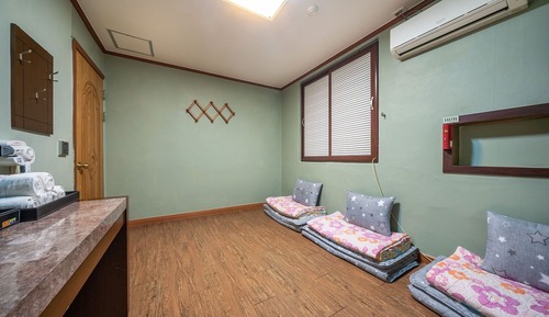 Room (Korean)