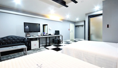Room (Twin)