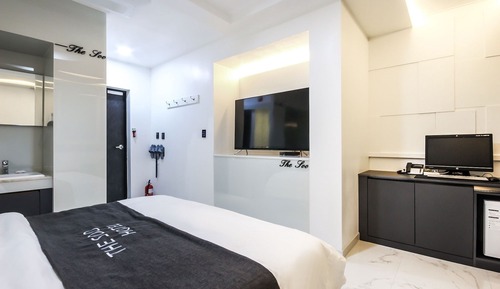 Room (2F VIP)