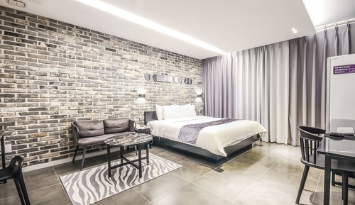 Room (Luxury (1 room 1 parking lot drive-in)