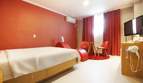 Room (Suite Room (Love Sofa))