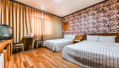 Room (Twin)