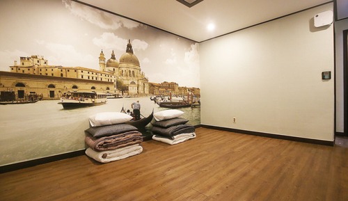 Room (Korean Room)