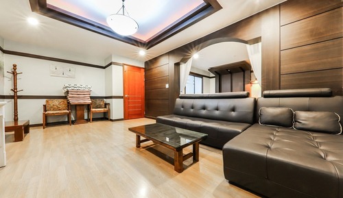 Room (Suites)