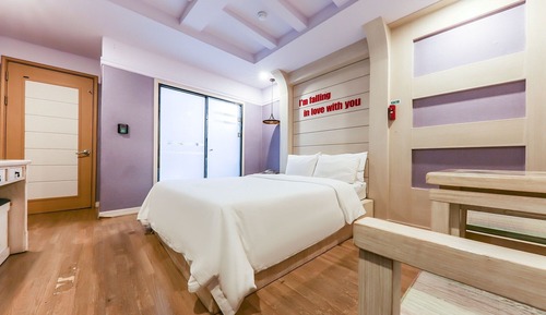 Room (Non-smoking room)