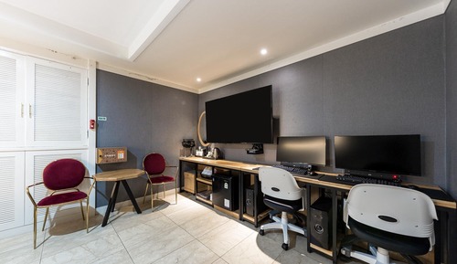 Room (Couple PC - Integrated OTT Netflix Ap)