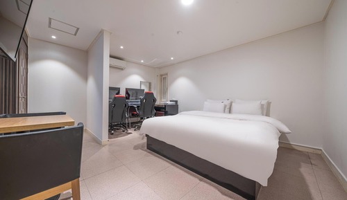 Room (Gaming Couple PC Room)