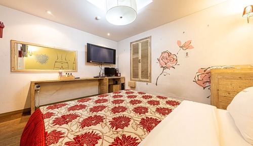 Room (Standard Room (Onsite Payment Availab)