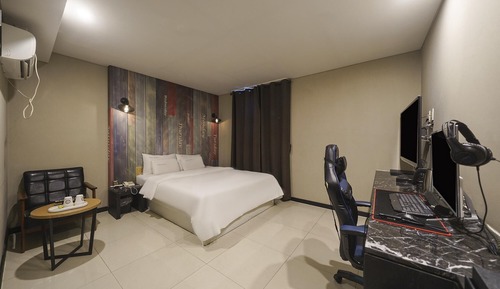 Room (Deluxe 1PC Room)