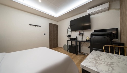 Room (Comfort Room (LG Styler Netflix Disne)