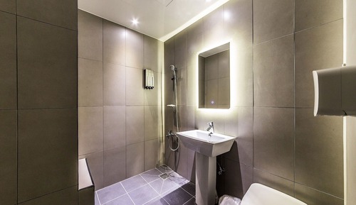 Room (Twin bed (twin bed 65 inch TV Netflix)