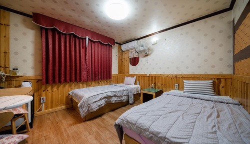 Room (Twin A)