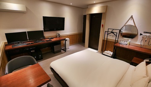 Room (Deluxe 2PC (Hard Drive-Less 2PC Netfl)