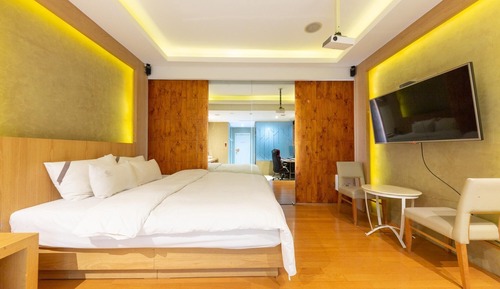 Room (Premium double (11 pyeong/2-person ba)