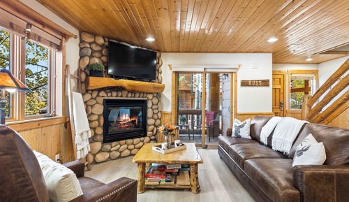 Townhome, Multiple Beds, Kitchen, Mountain View (Lazy Bear Log Cabin)