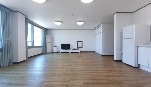 Room (30 Pyeong Studio Ondol (1F Ocean View)