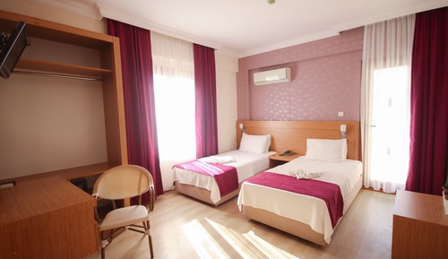 Standard Twin Room, 2 Twin Beds, Pool View