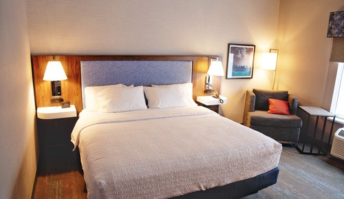 Room, 1 King Bed, Refrigerator & Microwave