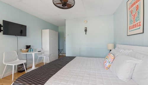 1 King Room