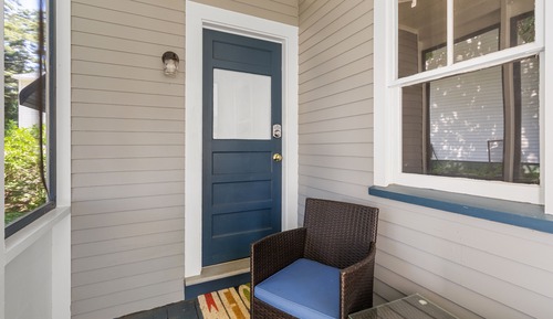 1 Queen Cottage