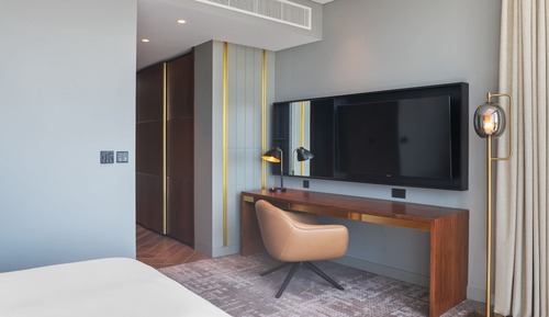 Studio Suite (Theme Park Access)