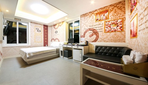 Room (Standard (Netflix viewing cable car &)