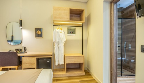Deluxe Double Room, Patio, Garden View
