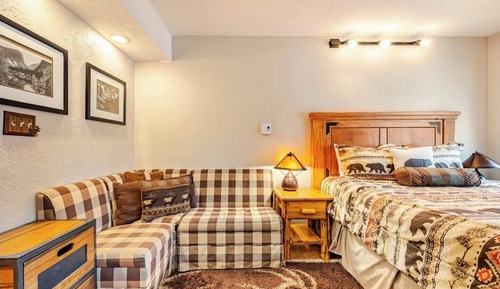 Studio, 1 Queen Bed, Pool Access, Mountain View