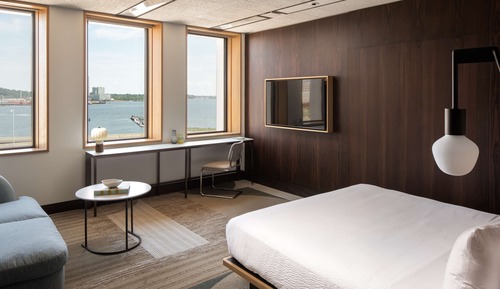 Room, 1 King Bed, Accessible, Corner (Mobility/Hearing, Bathtub)