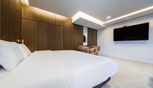 Brown Suite