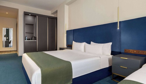 Room, 1 King Bed, Accessible, Non Smoking (Mobility, Roll-In Shower)