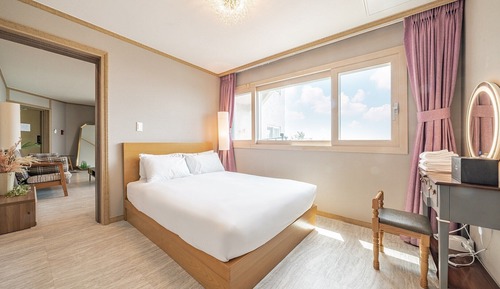 J. View Suite