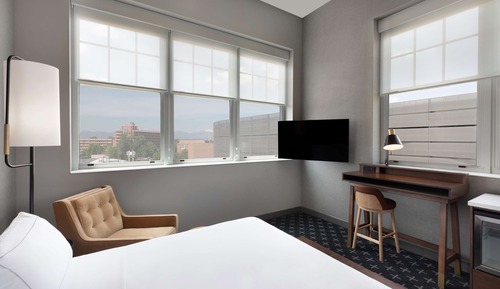 Room, 1 King Bed, Corner