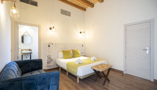 Comfort Room, Balcony