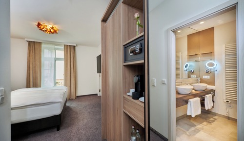 Junior Suite, 1 King Bed, Bathtub, City View